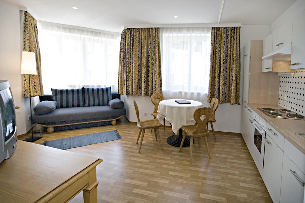 Neue Post - Apartments Zell am See Habitación foto
